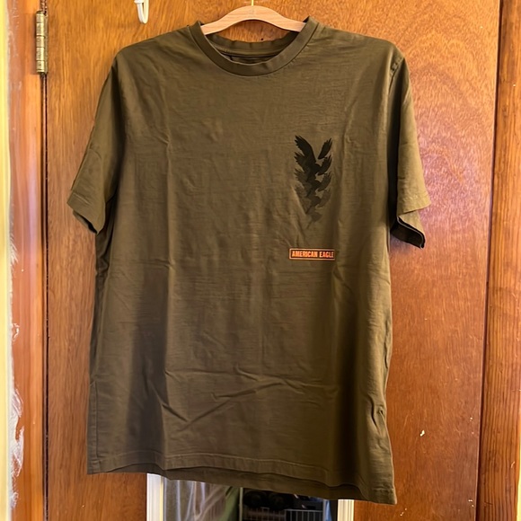 🦅 American Eagle olive green graphic shirt size Large EUC - Picture 1 of 5